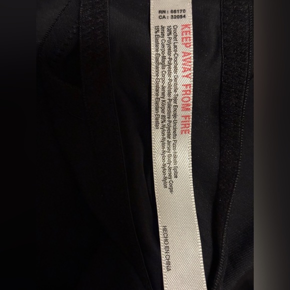 The Alandra Cap-Sleeve Lace Bodysuit - Picture 8 of 11